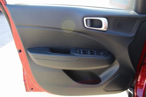New 2025 Hyundai Venue SEL image 9