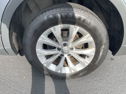 Used 2019 Volkswagen Tiguan S image 26
