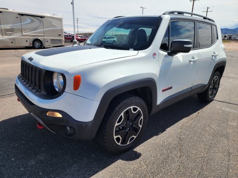 Used 2016 Jeep Renegade Trailhawk w/ Premium Trailhawk Package image 3