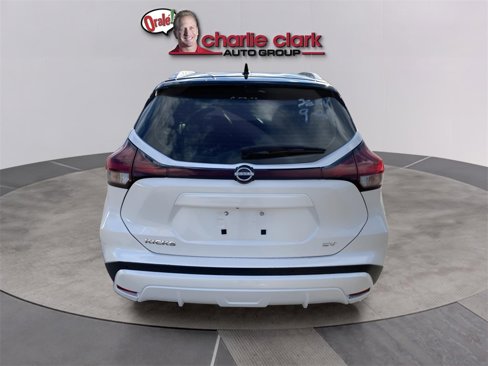 Used 2023 Nissan Kicks SV image 5