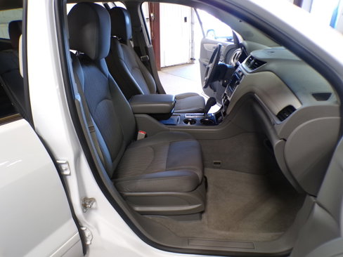 Used 2017 Chevrolet Traverse LT image 15