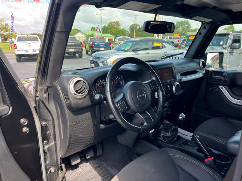 Used 2016 Jeep Wrangler Unlimited Sahara w/ Connectivity Group image 12