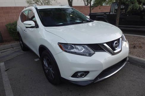 Used 2016 Nissan Rogue SL w/ SL Premium Package image 2