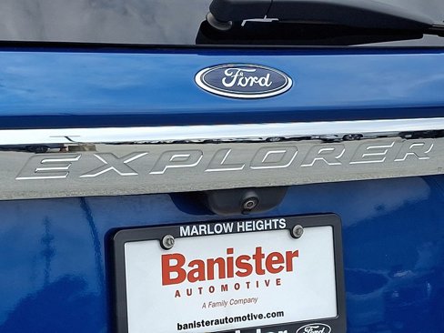 Used 2021 Ford Explorer XLT image 32