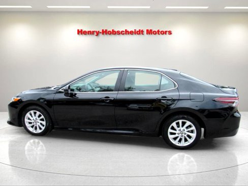 Used 2023 Toyota Camry LE image 9