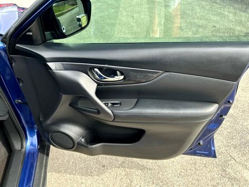 Used 2018 Nissan Rogue SV image 12