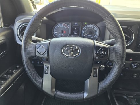 Used 2018 Toyota Tacoma TRD Sport image 26