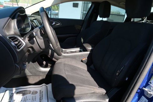 Used 2016 Chrysler 200 Limited w/ Convenience Group image 5