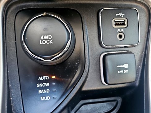 Used 2018 Jeep Compass Latitude w/ Cold Weather Group image 28