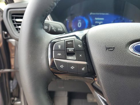 Used 2022 Ford Escape SEL w/ Technology Package image 18
