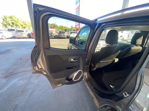 Used 2017 Jeep Renegade Latitude image 12