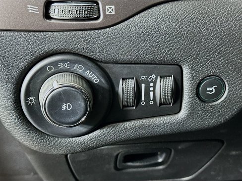 Used 2021 Jeep Cherokee Limited w/ Elite Package image 17