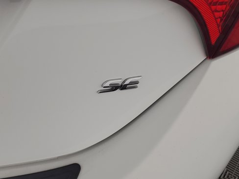 Used 2018 Toyota Corolla SE image 32