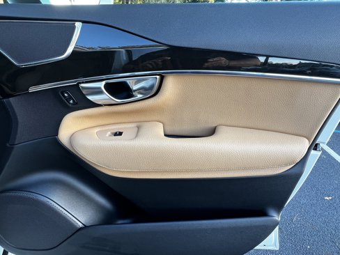 Used 2018 Volvo XC90 T6 Momentum w/ Convenience Package image 42