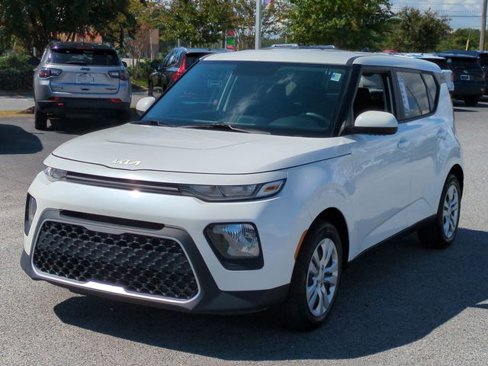 Used 2022 Kia Soul LX image 7