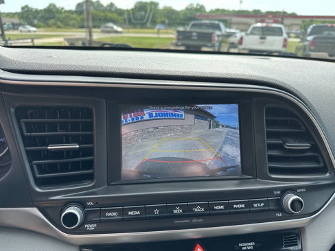 Used 2020 Hyundai Elantra SEL image 14