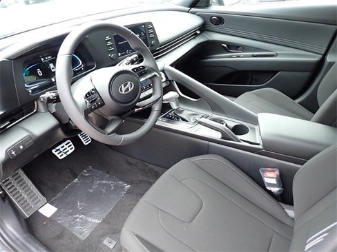 New 2025 Hyundai Elantra Sport image 15