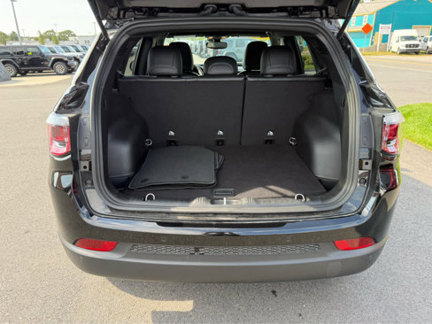 Used 2025 Jeep Compass Limited image 7