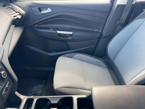 Used 2018 Ford Escape SE image 13