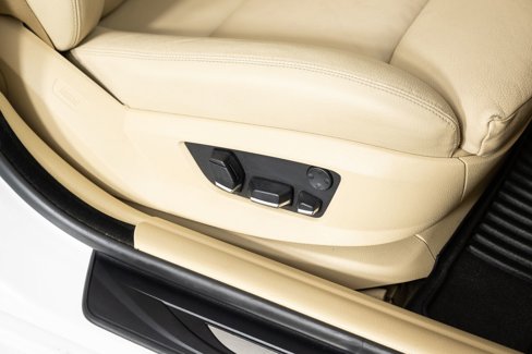 Used 2011 BMW 550i xDrive Sedan image 31