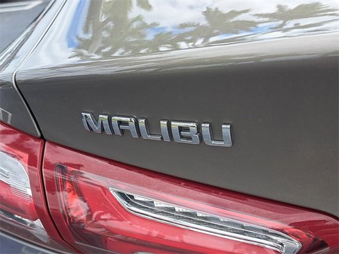 Used 2020 Chevrolet Malibu LT w/ Leather Package image 8