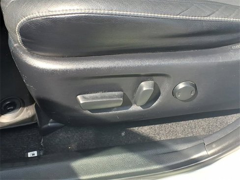 Used 2018 Toyota RAV4 Platinum image 23