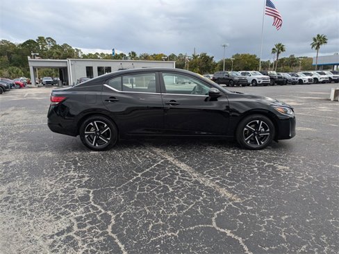 Used 2024 Nissan Sentra SV image 3