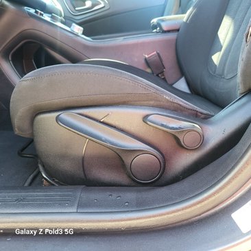 Used 2016 Chrysler 200 Limited image 10