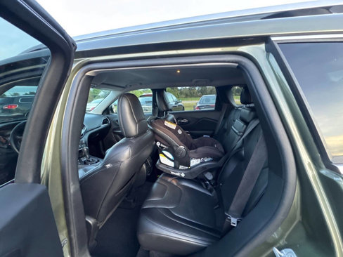 Used 2019 Jeep Cherokee Limited image 15