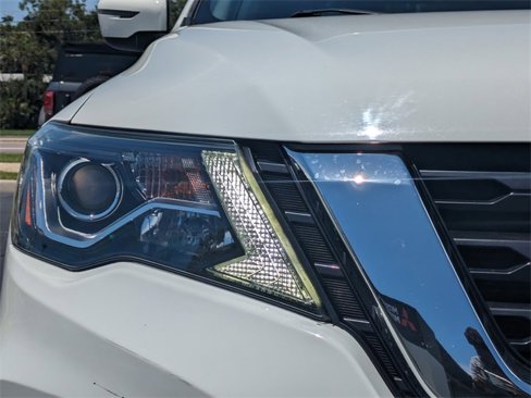 Used 2019 Nissan Pathfinder S image 10