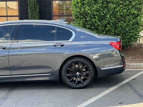 Used 2017 BMW 740e xDrive image 11