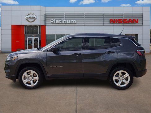 Used 2023 Jeep Compass Sport image 3