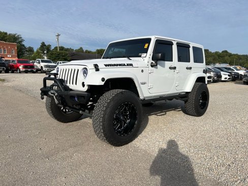 Used 2017 Jeep Wrangler Unlimited Sahara w/ Max Tow Package image 4