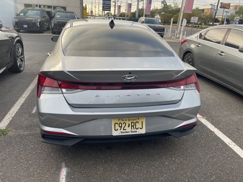 Used 2023 Hyundai Elantra SEL image 4