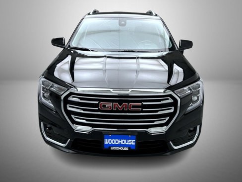 Used 2024 GMC Terrain SLT image 2