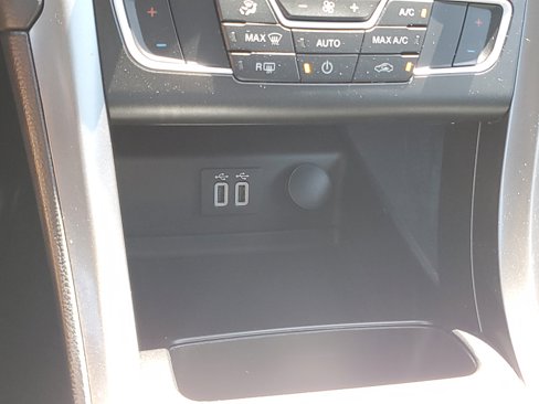Used 2020 Ford Fusion SE image 26