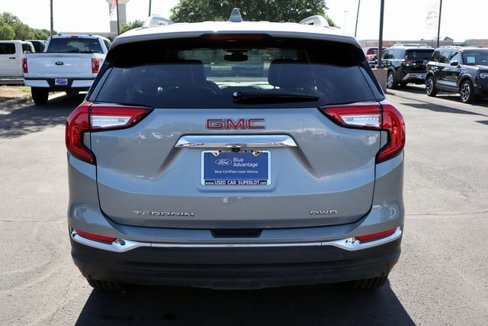 Used 2024 GMC Terrain SLT image 15