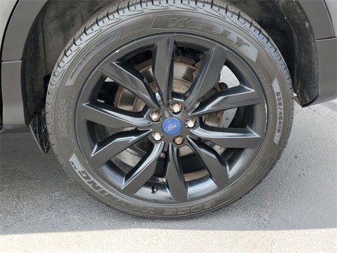 Used 2017 Ford Escape SE w/ Equipment Group 201A image 5