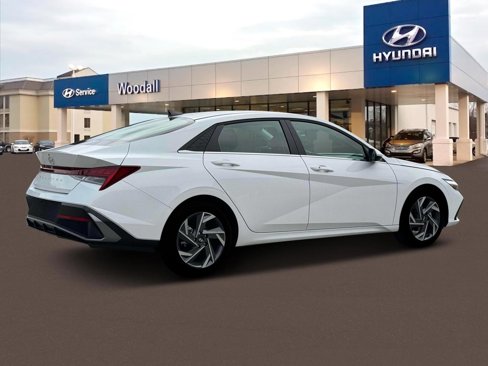 New 2025 Hyundai Elantra SEL image 8
