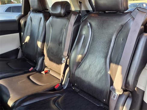 Used 2022 Kia Carnival LX image 8