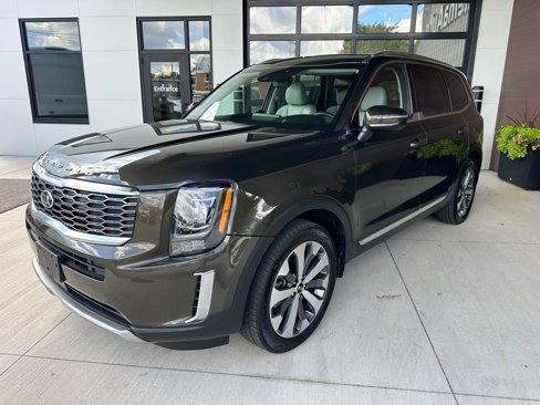 Used 2020 Kia Telluride EX w/ EX Premium Package image 3