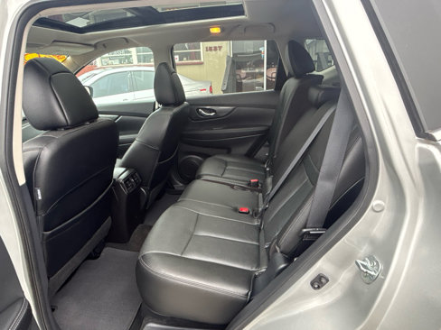 Used 2016 Nissan Rogue SL w/ SL Premium Package image 10
