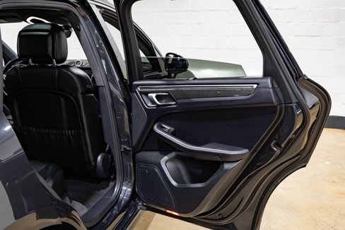 Used 2017 Porsche Macan Turbo image 29