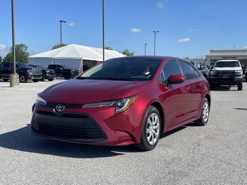 Used 2023 Toyota Corolla LE image 3