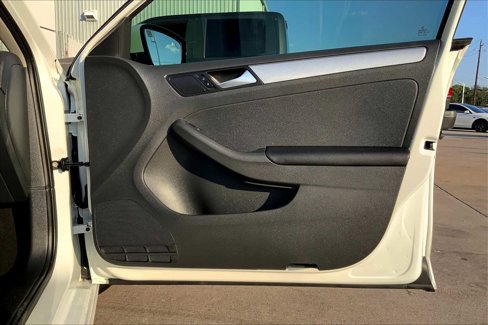 Used 2017 Volkswagen Jetta SE image 21