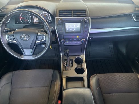 Used 2017 Toyota Camry SE image 11