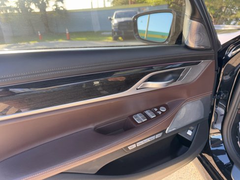 Used 2018 BMW 750Li xDrive image 10