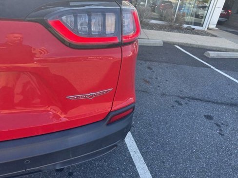 Used 2019 Jeep Cherokee Trailhawk image 10