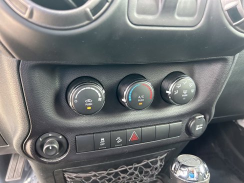 Used 2018 Jeep Wrangler Sport image 31
