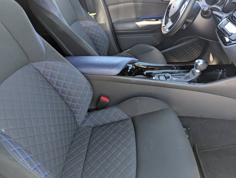 Used 2021 Toyota C-HR XLE image 7